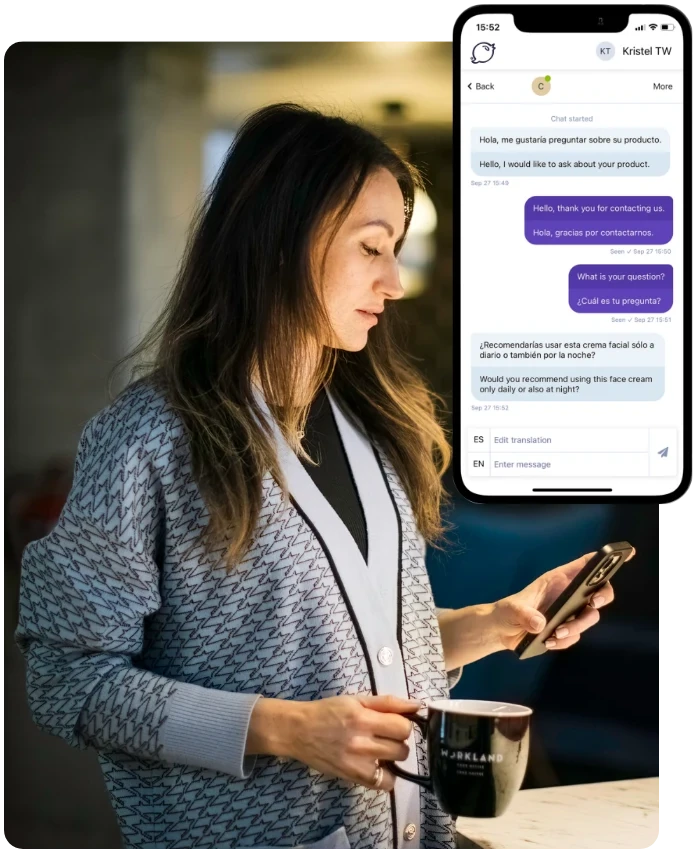Answering a customer on the phone in the Askly app: each message shows in Spanish and in English